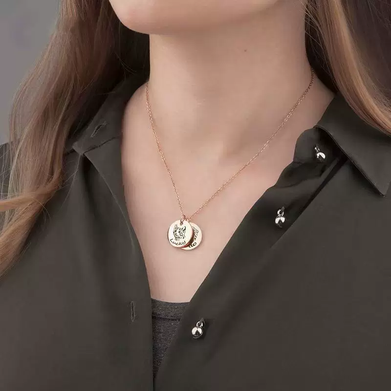 Dainty Single Silver Custom Pet Portrait Engraved Disc Necklace On Model, Minimalist Personalized Pet Photo Memorial Pendant Jewelry For Women